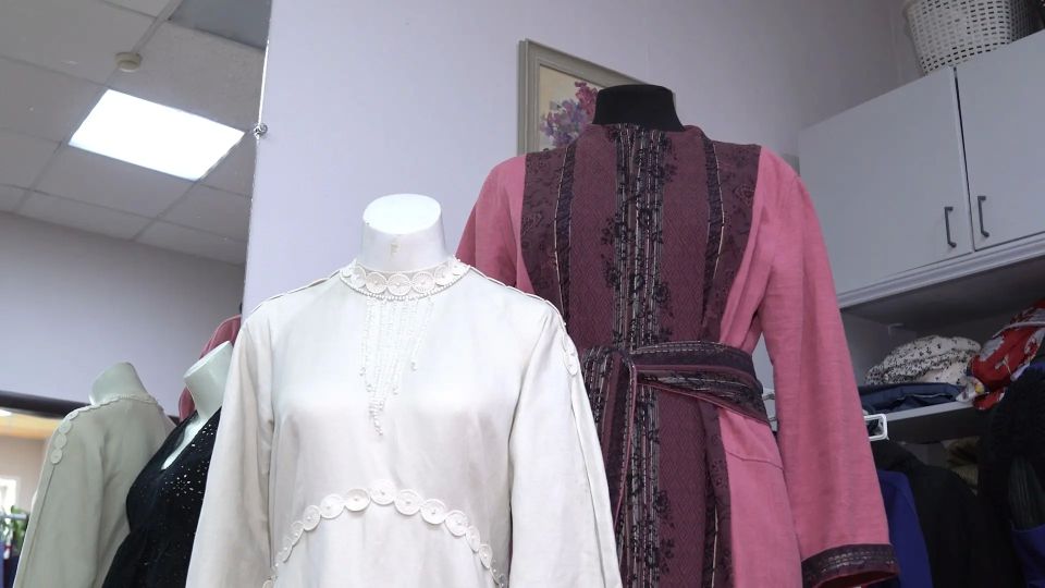 В поисках русского стиля: почему одежда из крапивы и льна набирает популярность В поисках русского стиля: почему одежда из крапивы и льна набирает популярность
