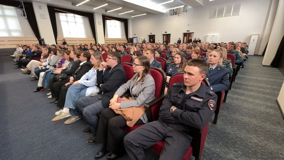 Военкор Алексей Ивлиев рассказал курсантам БЮИ о журналистском братстве на передовой Военкор Алексей Ивлиев рассказал курсантам БЮИ о журналистском братстве на передовой