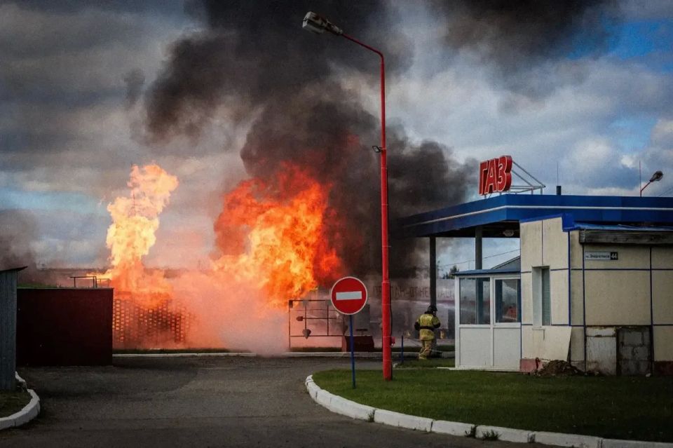 Пожар на газовой автозаправке произошел в Барнауле Пожар на газовой автозаправке произошел в Барнауле