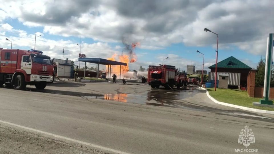 Идёт ликвидация пожара. В Барнауле, по проспекту Энергетиков, произошел пожар на газовой заправочной станции Идёт ликвидация пожара. В Барнауле, по проспекту Энергетиков, произошел пожар на газовой заправочной станции