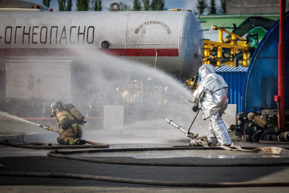 В Барнауле на проспекте Энергетиков произошел пожар на газовой заправочной станции В Барнауле на проспекте Энергетиков произошел пожар на газовой заправочной станции
