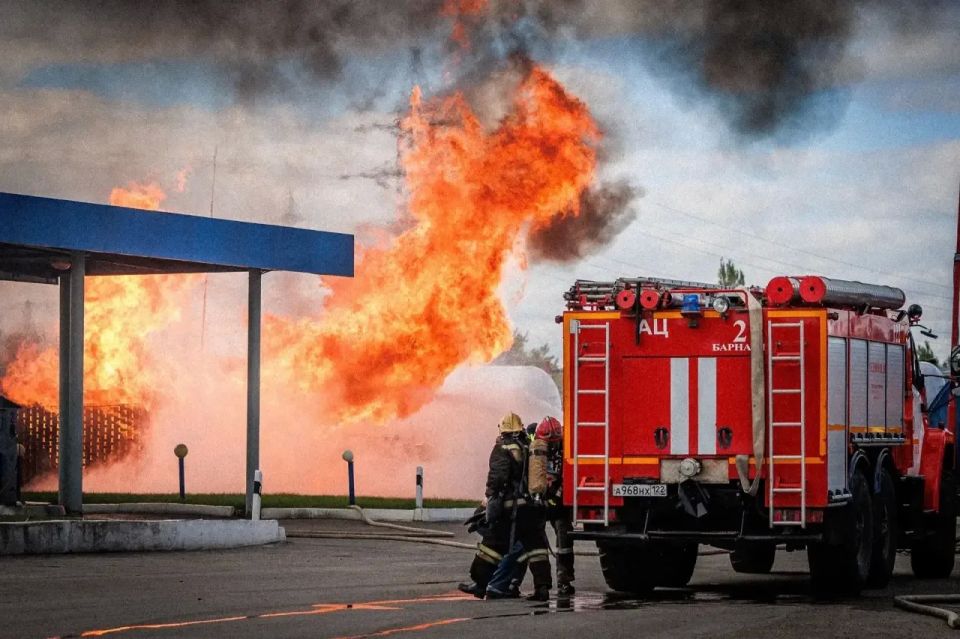Пожар на газовой автозаправке произошел в Барнауле Пожар на газовой автозаправке произошел в Барнауле