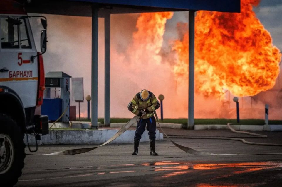 Пожар на газовой автозаправке произошел в Барнауле Пожар на газовой автозаправке произошел в Барнауле