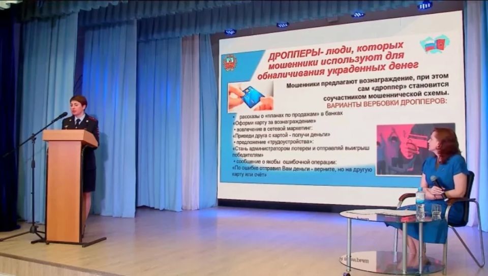 Сотрудники Главного управления выступили организаторами и участниками краевого классного часа «Навигатор безопасности: ориентируемся в мире угроз» Сотрудники Главного управления выступили организаторами и участниками краевого классного часа «Навигатор безопасности: ориентируемся в мире угроз»