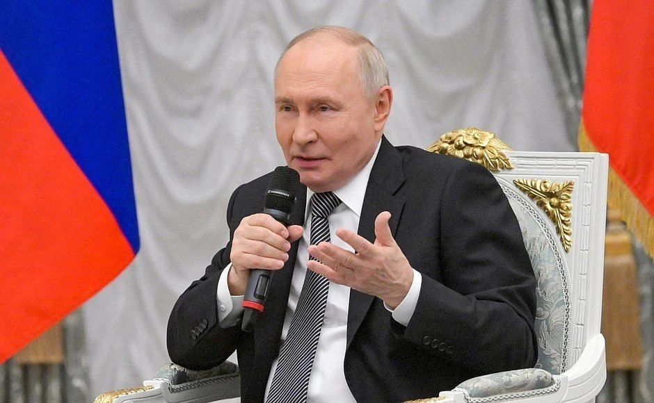 Владимир Путин встретился в Кремле с выпускниками первого потока программы «Время героев» Владимир Путин встретился в Кремле с выпускниками первого потока программы «Время героев»