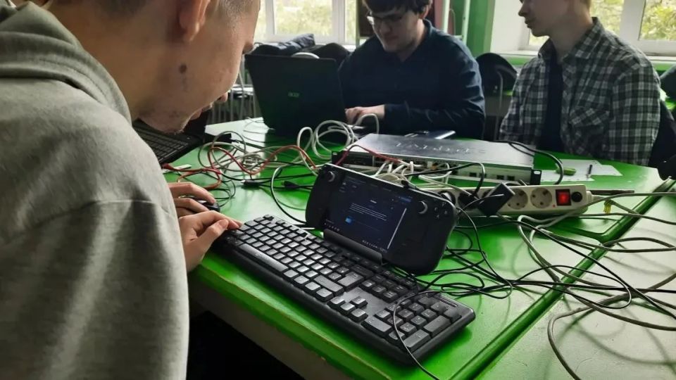 Подведены итоги региональных соревнований по информационной безопасности AltaySchoolCTF-2026 среди школьников и обучающихся колледжей Подведены итоги региональных соревнований по информационной безопасности AltaySchoolCTF-2026 среди школьников и обучающихся колледжей