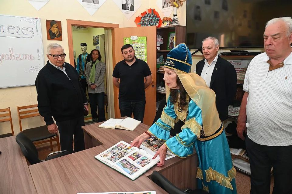 Барнаульские общественники посетили центры национальных культур Барнаульские общественники посетили центры национальных культур