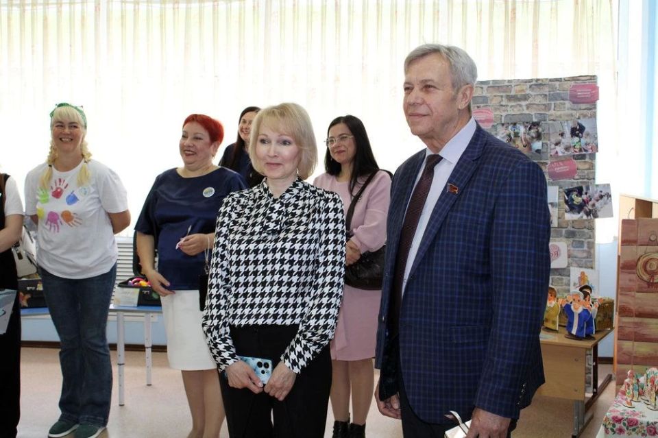 Владимир Лещенко принял участие в подведении итогов регионального фестиваля «Внуковедение: мост поколений» Владимир Лещенко принял участие в подведении итогов регионального фестиваля «Внуковедение: мост поколений»