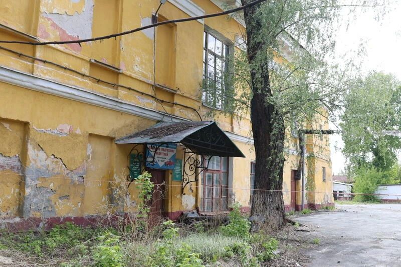 "Может рухнуть". Исторический Горный госпиталь в Барнауле разрушается на глазах "Может рухнуть". Исторический Горный госпиталь в Барнауле разрушается на глазах