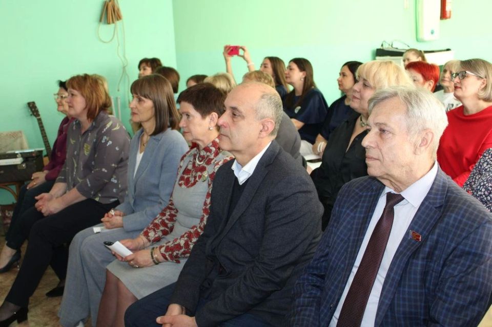 Владимир Лещенко принял участие в подведении итогов регионального фестиваля «Внуковедение: мост поколений» Владимир Лещенко принял участие в подведении итогов регионального фестиваля «Внуковедение: мост поколений»