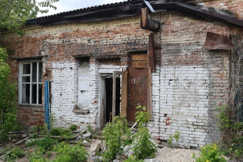 "Может рухнуть". Исторический Горный госпиталь в Барнауле разрушается на глазах "Может рухнуть". Исторический Горный госпиталь в Барнауле разрушается на глазах