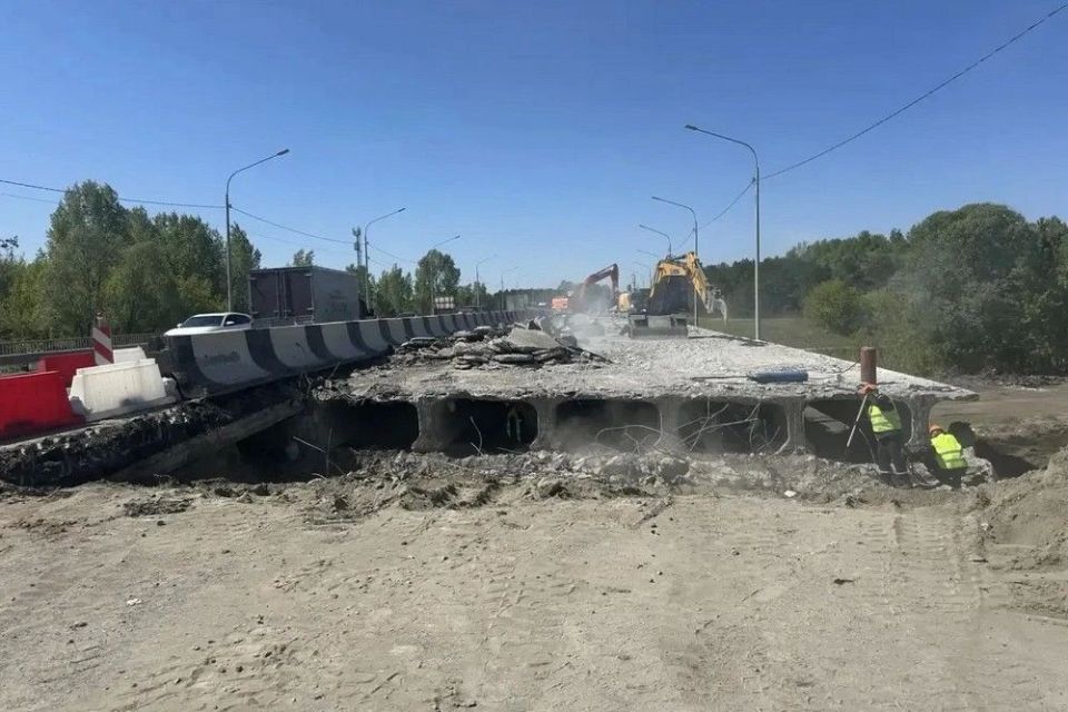 Движение по мосту через реку Лосиха планируют полностью открыть уже этой осенью Движение по мосту через реку Лосиха планируют полностью открыть уже этой осенью