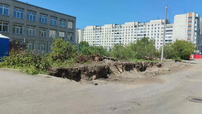центре Барнаула рядом со школой уничтожили аллею яблонь из-за ремонта теплосетей центре Барнаула рядом со школой уничтожили аллею яблонь из-за ремонта теплосетей