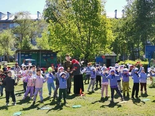 #МойДетскийСад. Военно-патриотическую игру провели для самых маленьких барнаульцев В городских детских садах уделяют повышенное внимание патриотическому воспитанию малышей