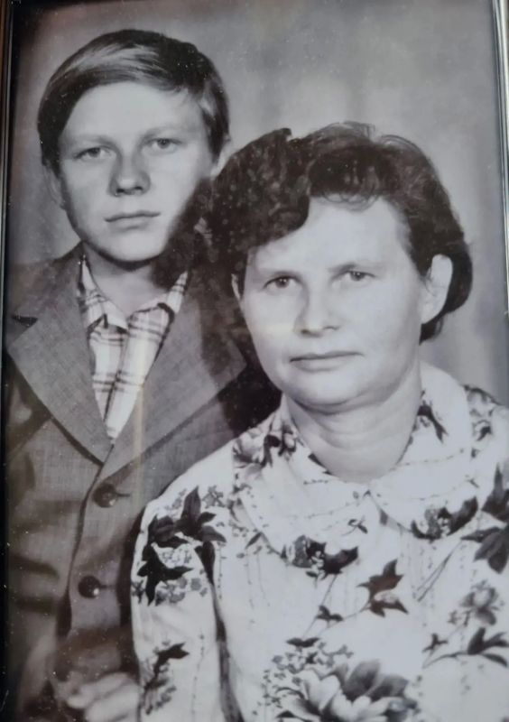 Сегодня, 26 мая, во всех школах страны пройдут торжественные линейки и прозвенит последний звонок Сегодня, 26 мая, во всех школах страны пройдут торжественные линейки и прозвенит последний звонок