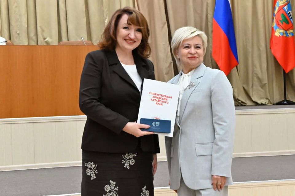 Наградами Избирательной комиссии Алтайского края отмечены представители научно-преподавательского сообщества региона