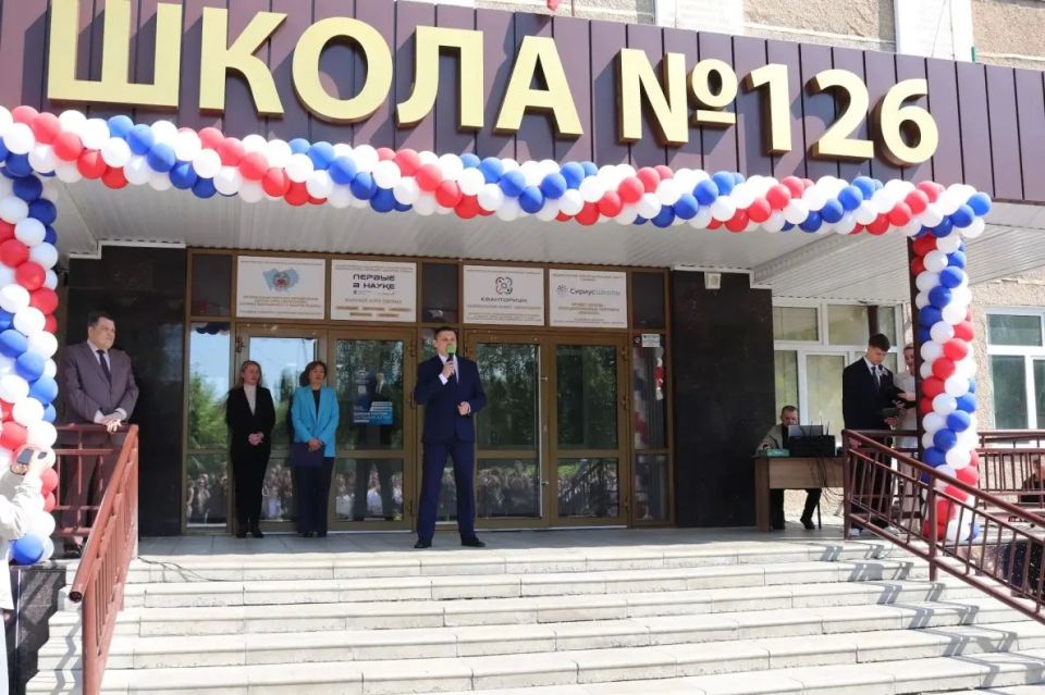 В школах Барнаула прозвенели последние звонки В школах Барнаула прозвенели последние звонки