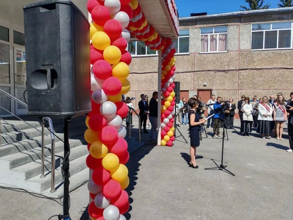 Последние звонки проходят сегодня по всей России Последние звонки проходят сегодня по всей России