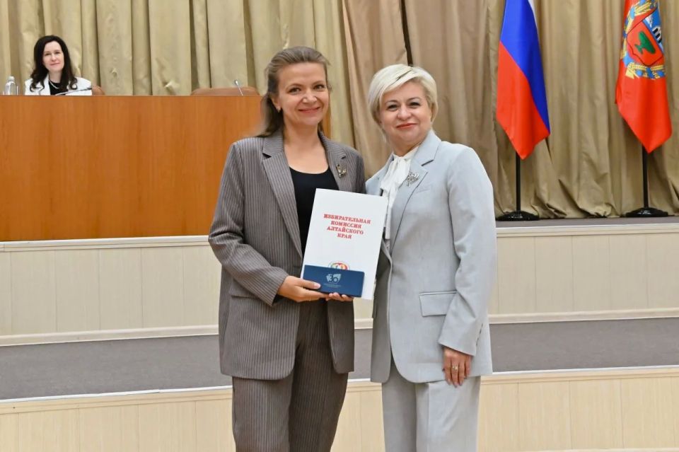 Наградами Избирательной комиссии Алтайского края отмечены представители научно-преподавательского сообщества региона Наградами Избирательной комиссии Алтайского края отмечены представители научно-преподавательского сообщества региона