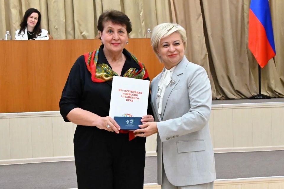 Наградами Избирательной комиссии Алтайского края отмечены представители научно-преподавательского сообщества региона Наградами Избирательной комиссии Алтайского края отмечены представители научно-преподавательского сообщества региона