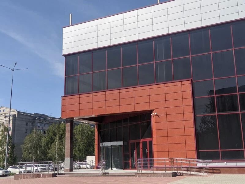 ожидании открытия. спальном районе Барнаула сдали в эксплуатацию «замороженный» ТРЦ