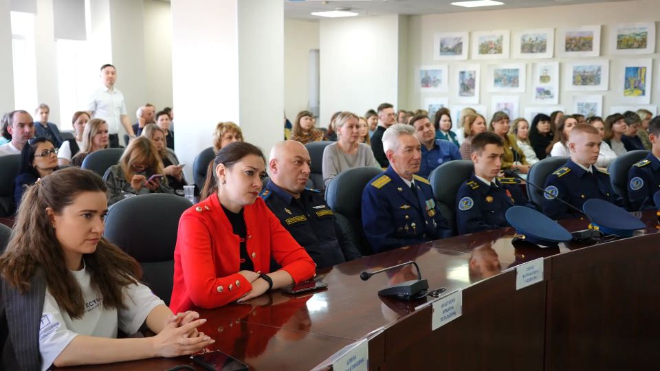 Герой России, лётчик-космонавт Александр Мисуркин посетил Барнаул Герой России, лётчик-космонавт Александр Мисуркин посетил Барнаул