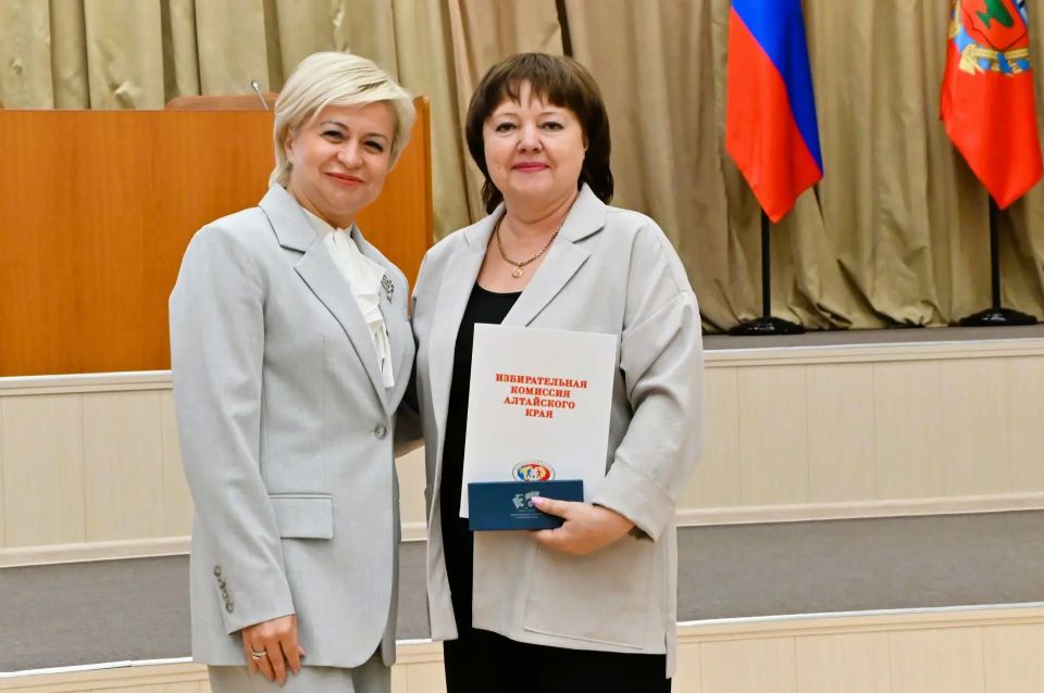 Почетными грамотами Крайизбиркома награждены председатели территориальных комиссий Почетными грамотами Крайизбиркома награждены председатели территориальных комиссий