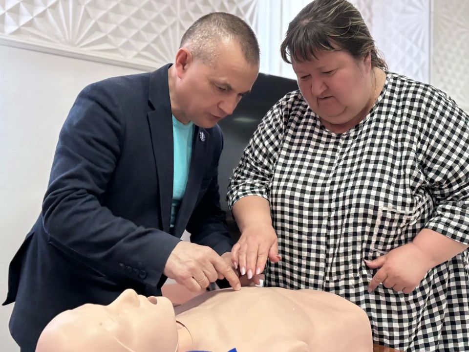 В городской больнице № 2 Бийска продолжается обучение сотрудников навыкам оказания первой помощи в рамках регионального проекта «Готов к санитарной обороне» В городской больнице № 2 Бийска продолжается обучение сотрудников навыкам оказания первой помощи в рамках регионального проекта «Готов к санитарной обороне»