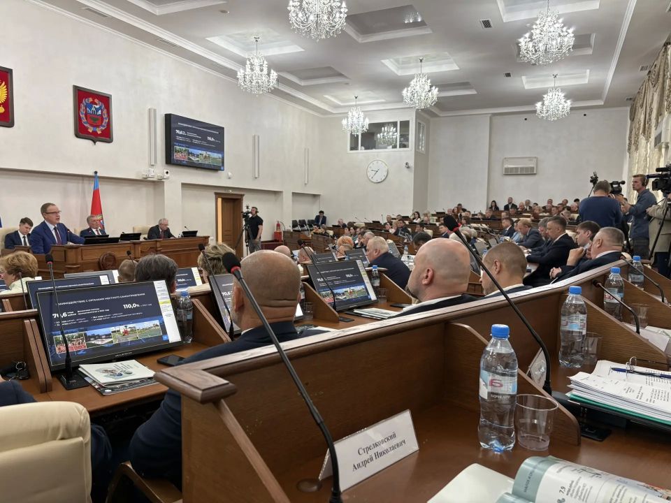 Губернатор Алтайского края Виктор Томенко выступил с отчетом Правительства региона за 2025 год перед Алтайским краевым Законодательным Собранием Губернатор Алтайского края Виктор Томенко выступил с отчетом Правительства региона за 2025 год перед Алтайским краевым Законодательным Собранием