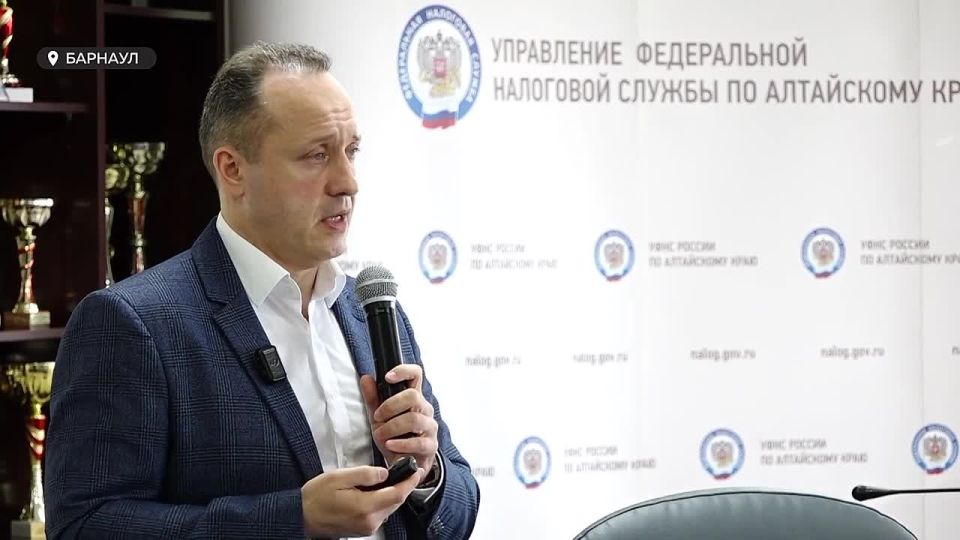 Трижды покоривший космос Александр Мисуркин встретился с барнаульцами