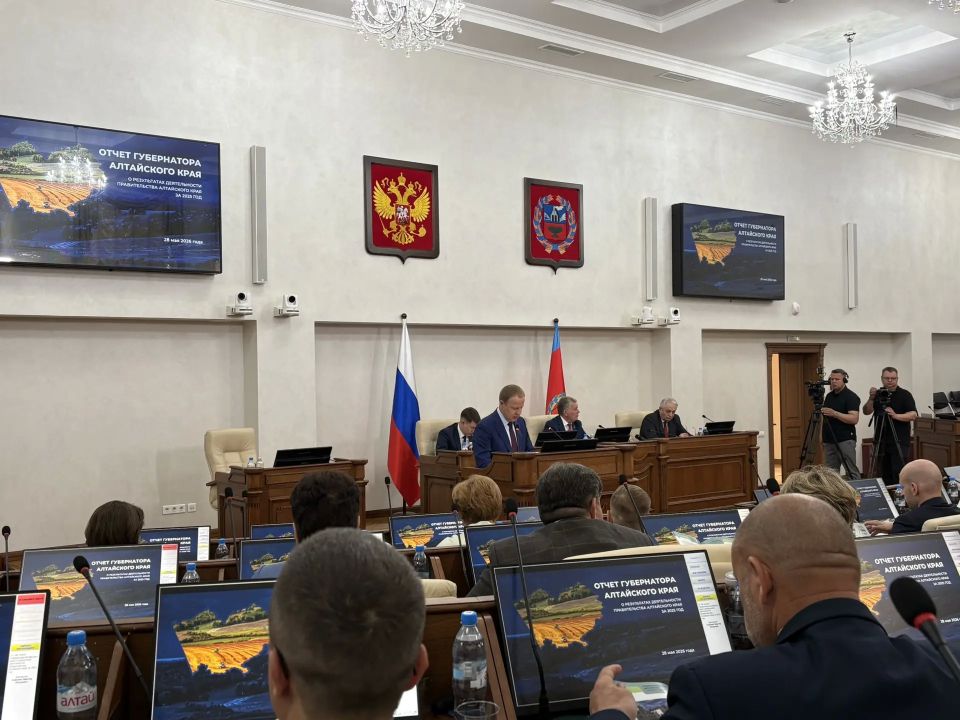 Губернатор Алтайского края Виктор Томенко выступил с отчетом Правительства региона за 2025 год перед Алтайским краевым Законодательным Собранием