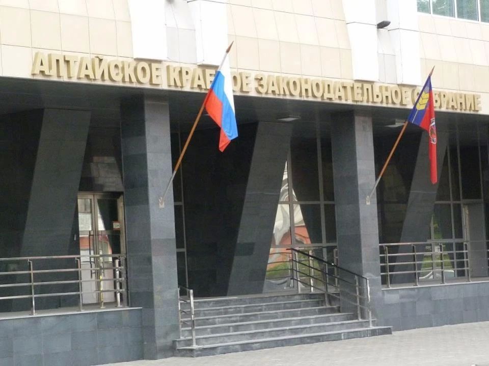 Председатель Крайизбиркома Ирина Акимова и секретарь комиссии Анна Пономаренко приняли участие в работе комитета АКЗС по правовой политике и местному самоуправлению