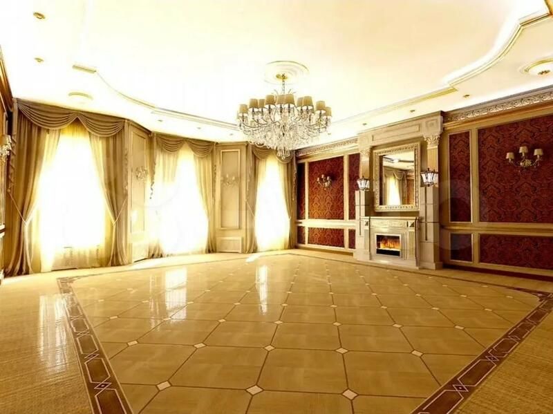 Королевскую резиденцию с греческими колоннами на Алтае продают за 790 млн рублей Королевскую резиденцию с греческими колоннами на Алтае продают за 790 млн рублей