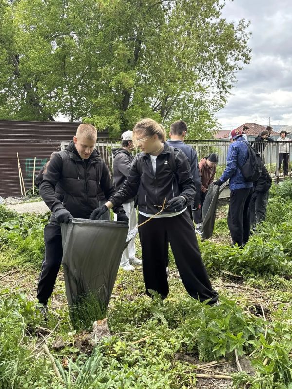 Барнаульские студенты вышли на уборку берега реки Пивоварки Барнаульские студенты вышли на уборку берега реки Пивоварки
