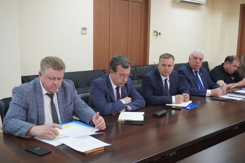 В Барнауле обсудили детали капитального ремонта еще одной городской школы В Барнауле обсудили детали капитального ремонта еще одной городской школы