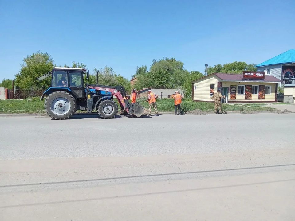 Продолжаются работы по весенне-летнему содержанию улично-дорожной сети города Продолжаются работы по весенне-летнему содержанию улично-дорожной сети города