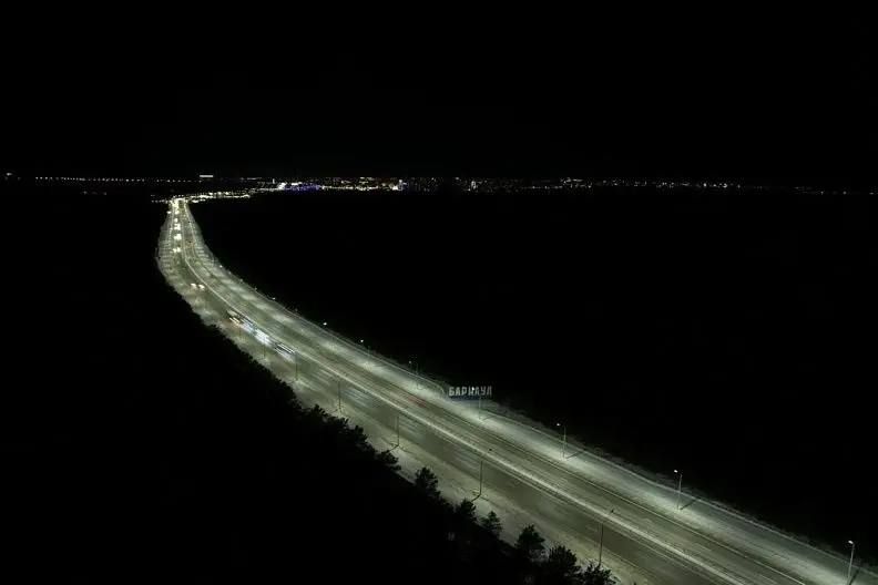 В 20 населенных пунктах Алтайского края региональные дороги станут освещенными