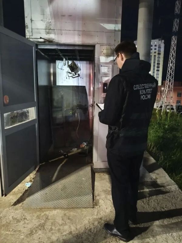 Россиянка с годовалым ребенком упала в шахту лифта Россиянка с годовалым ребенком упала в шахту лифта