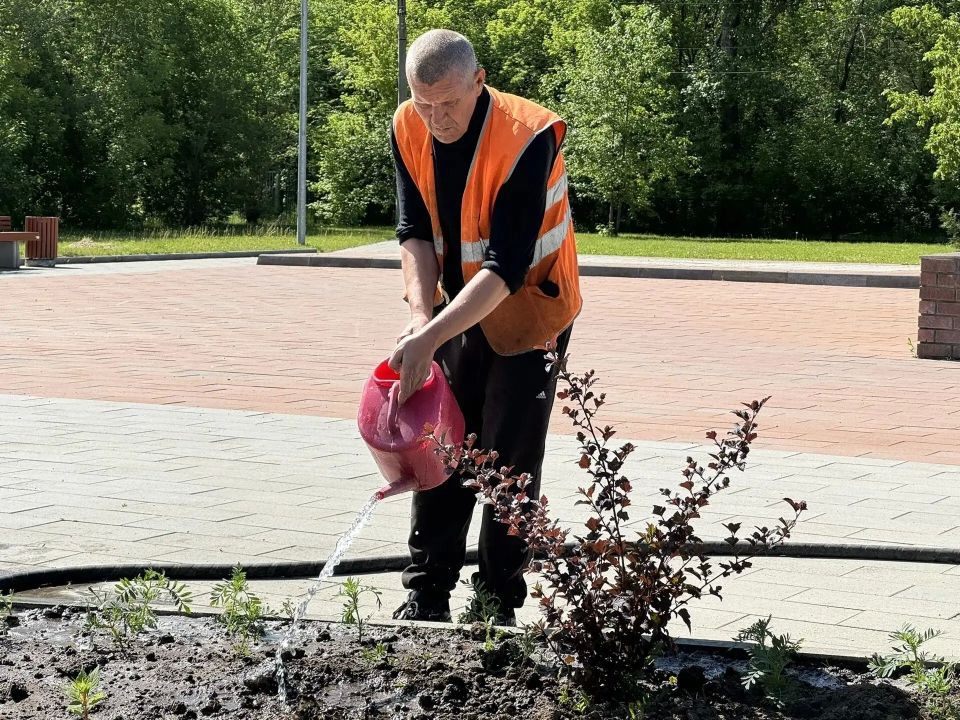 Продолжаются работы по весенне-летнему содержанию улично-дорожной сети города