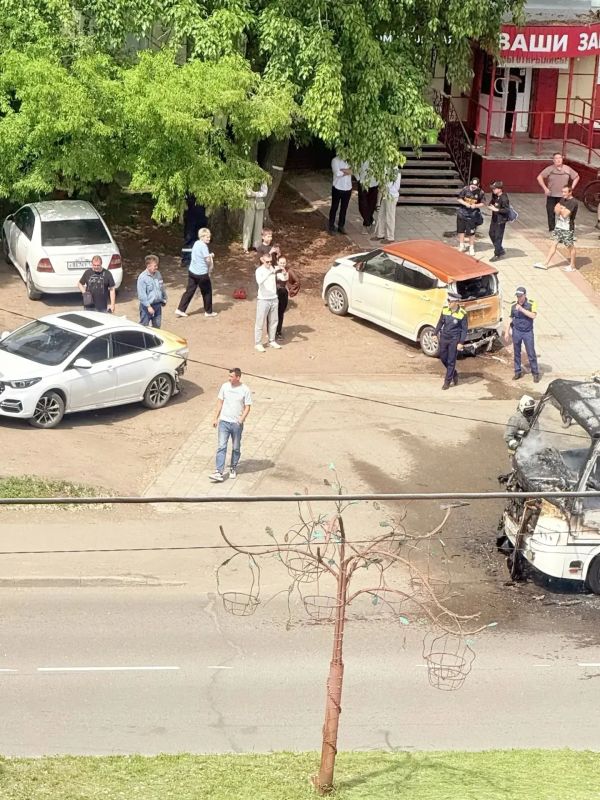 Из-за сгоревшей маршрутки в Бийске пострадало еще два автомобиля