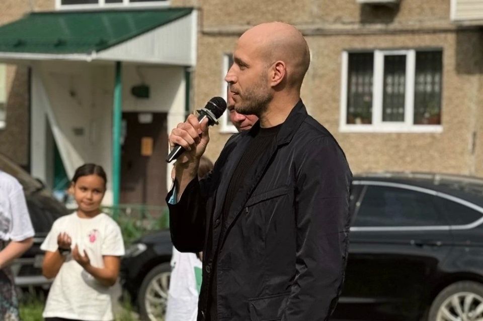 Александр Локтев совместно с жительницей Барнаула организовал детский праздник в Индустриальном районе Александр Локтев совместно с жительницей Барнаула организовал детский праздник в Индустриальном районе