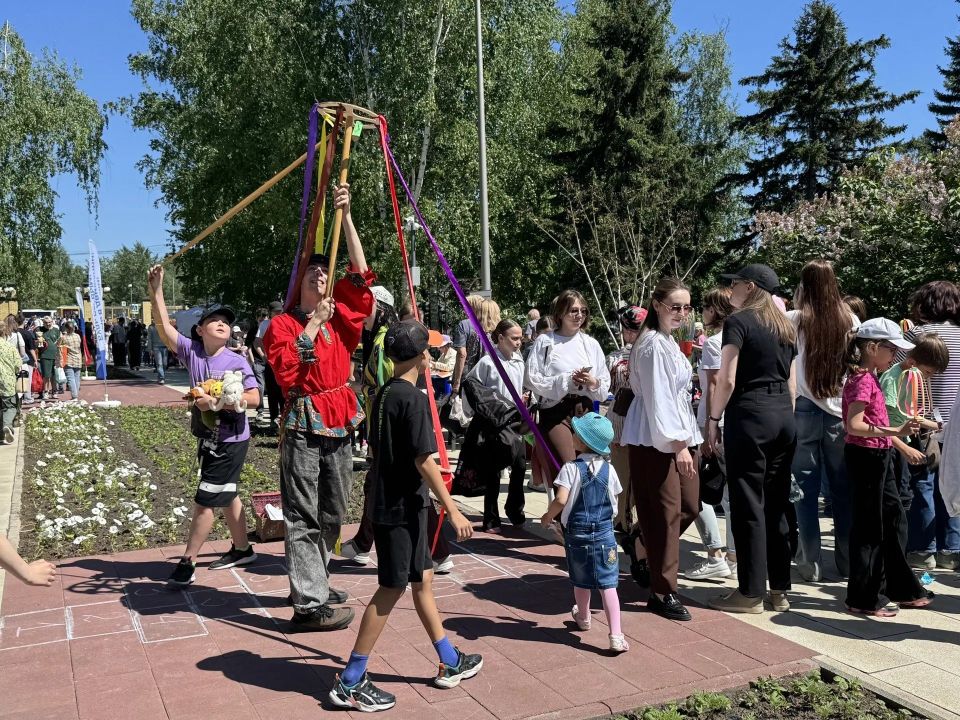 День защиты детей начали отмечать в барнаульском парке «Центральный» День защиты детей начали отмечать в барнаульском парке «Центральный»