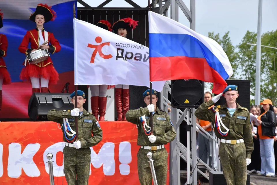 Накануне Международного дня защиты детей в Заринске празднично открыли новое общественное пространство – спортхаб "Драйв" Накануне Международного дня защиты детей в Заринске празднично открыли новое общественное пространство – спортхаб "Драйв"