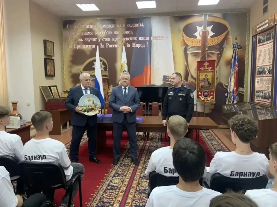 Делегация города Барнаула посетила Президентский полк Делегация города Барнаула посетила Президентский полк