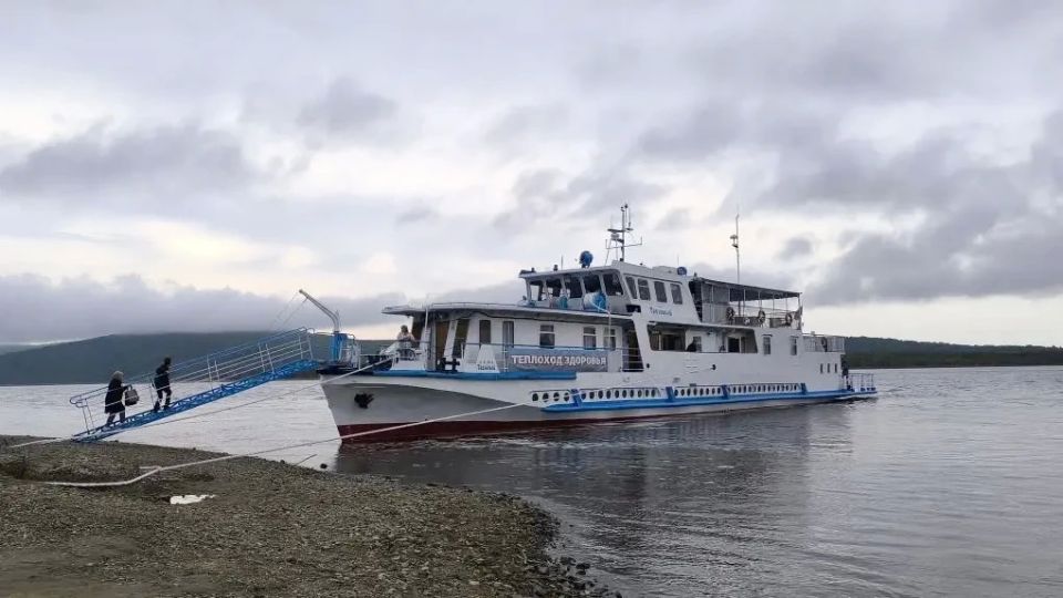 Сегодня в очередной рейс по Амуру отправился теплоход «Здоровье»