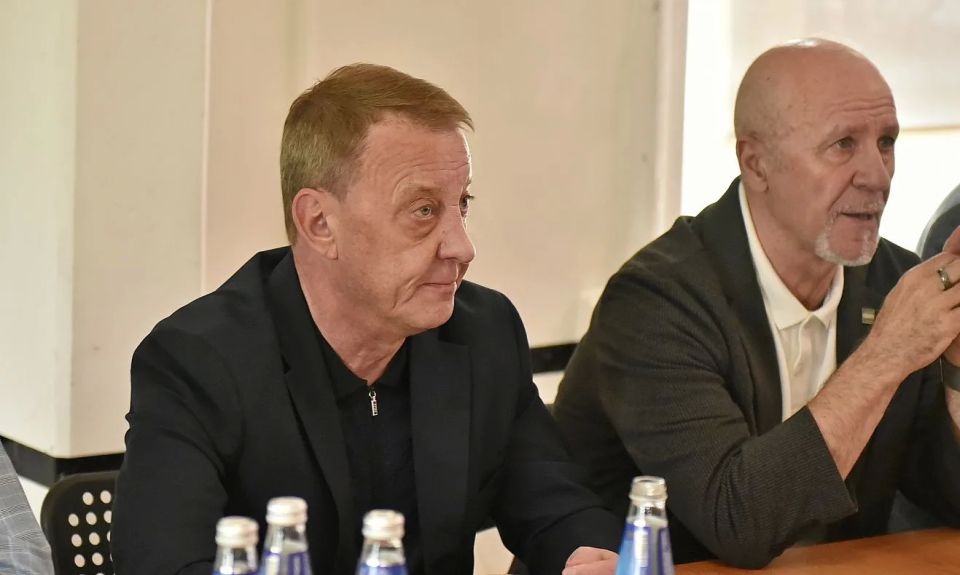 Вячеслав Франк обсудил с архитекторами развитие центральной части Барнаула Вячеслав Франк обсудил с архитекторами развитие центральной части Барнаула