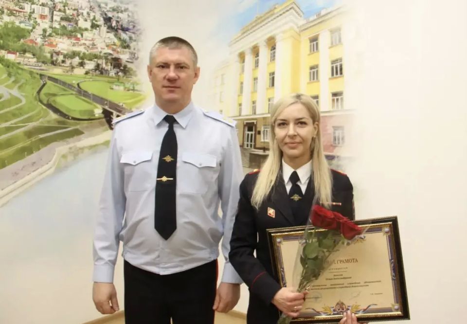 С профессиональным праздником поздравили сотрудников подразделений по делам несовершеннолетних С профессиональным праздником поздравили сотрудников подразделений по делам несовершеннолетних