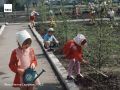#архив_ТАСС_Сибирь. 1 июня отмечается Международный день защиты детей На фото — воспитанники детского сада «Сказка» ухаживают за своим огородом
