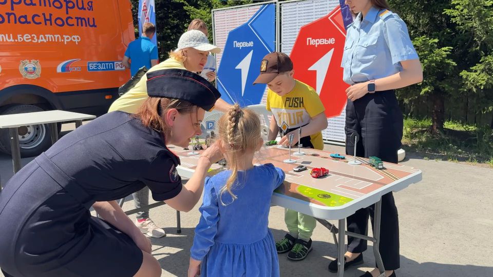 В День защиты детей в барнаульском парке прошел фестиваль «Движения первых»