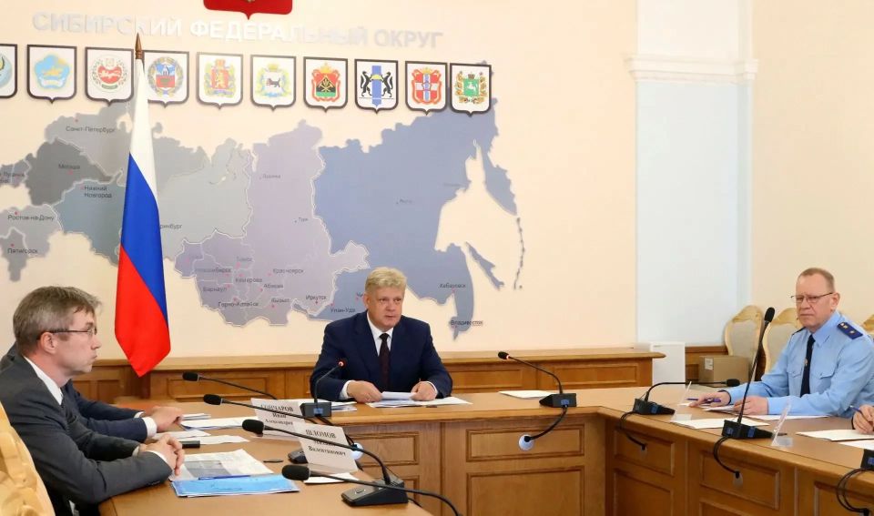 Полномочный представитель Президента Российской Федерации в Сибирском федеральном округе Анатолий Серышев провёл окружное совещание по вопросам подготовки к предстоящему отопительному периоду